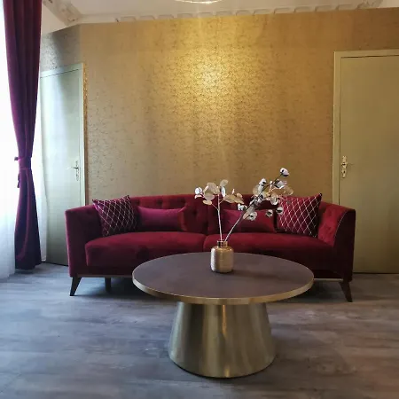 - Chez Axelle